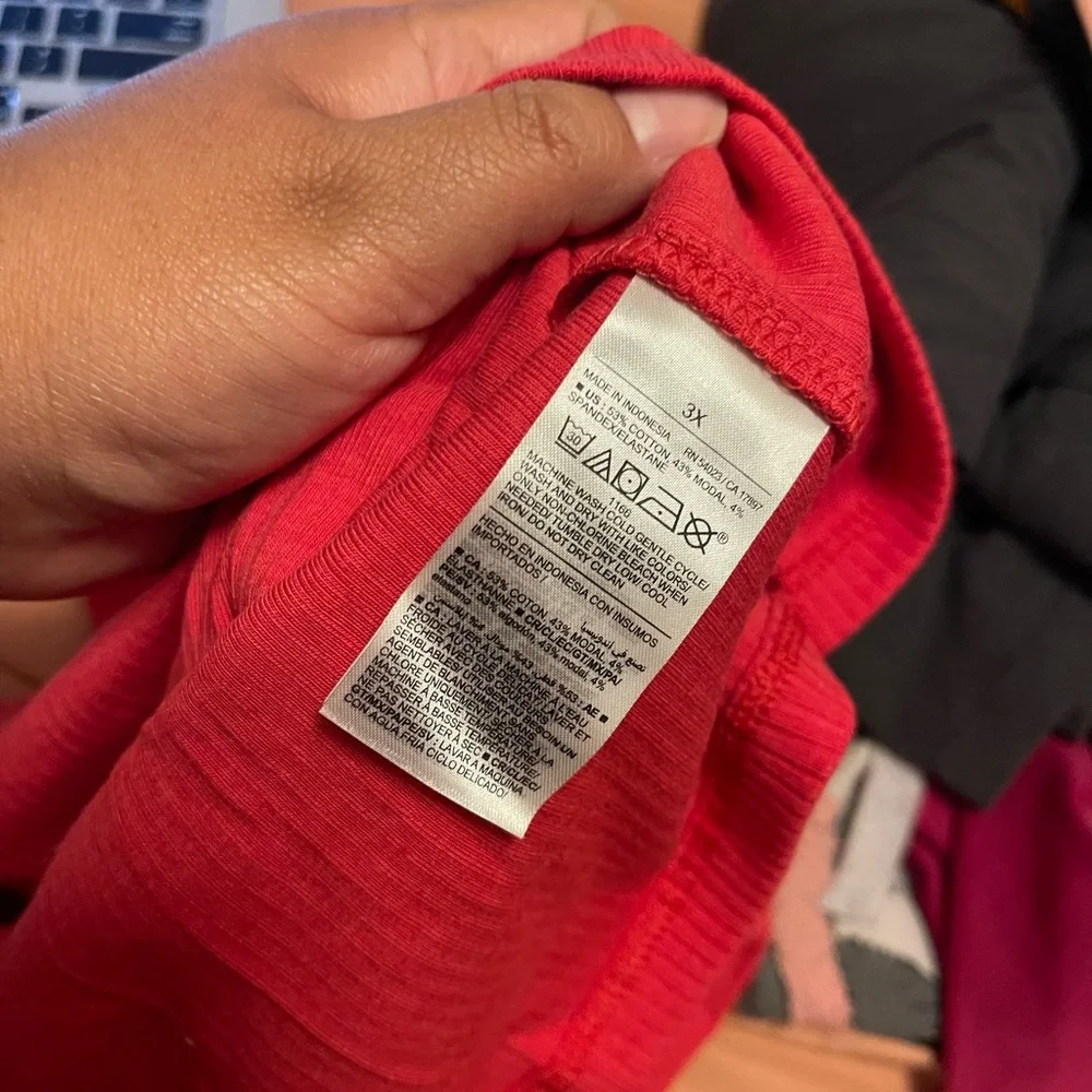 Old Navy Red Off the shoulder top, 3x and 2x - Picture 5 of 5